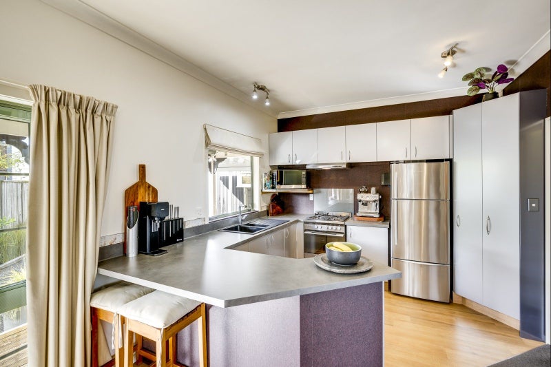 205B Grove Road, Mayfair, Hastings - Carousel 2