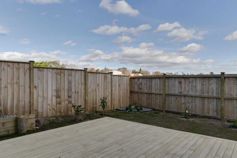 4/21 Akoranga Drive, Northcote, Auckland - Carousel 15