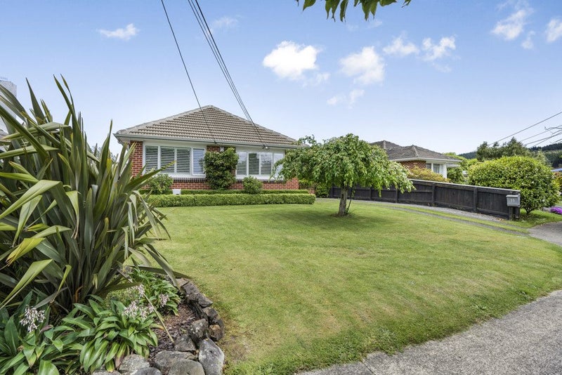13 Craig Grove, Elderslea, Upper Hutt - Carousel 2