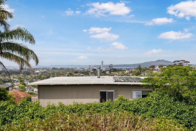 141 Glenfield Road, Hillcrest, Auckland - Carousel 2