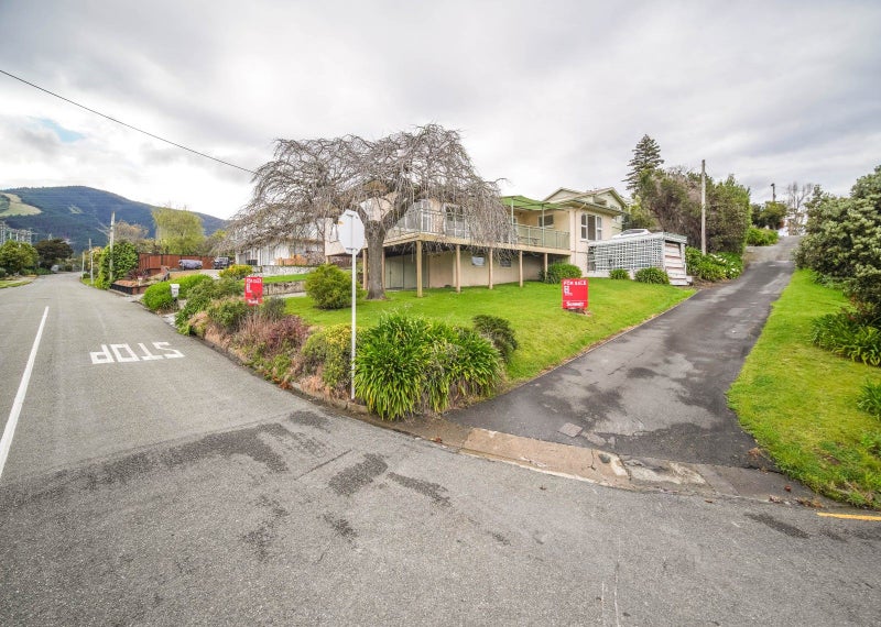 183 The Ridgeway, Stoke, Nelson - Carousel 1