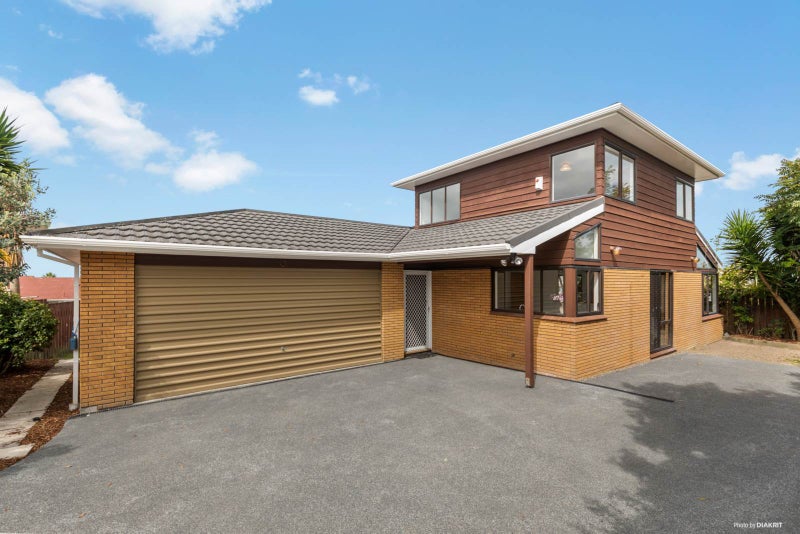 2/3 Holdaway Avenue, Northcote, Auckland - Carousel 1