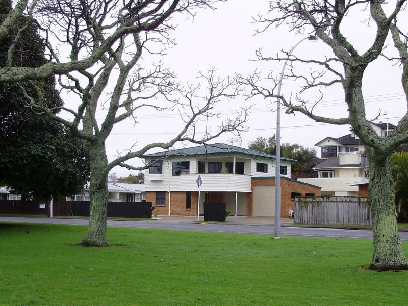 32 Vale Street, Otumoetai, Tauranga - Carousel 1