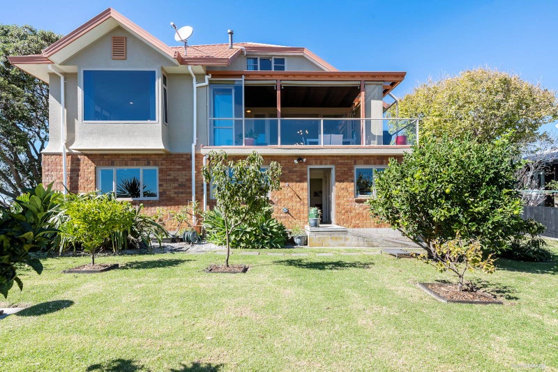 1032 Whangaparaoa Road, Tindalls Bay, Auckland - Carousel 2