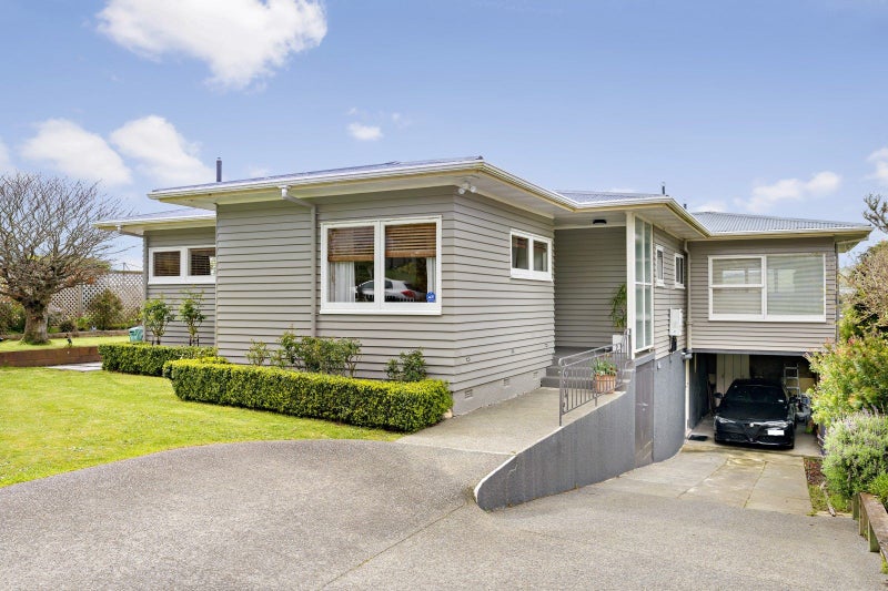 6 Clifford Road, Johnsonville, Wellington - Carousel 1