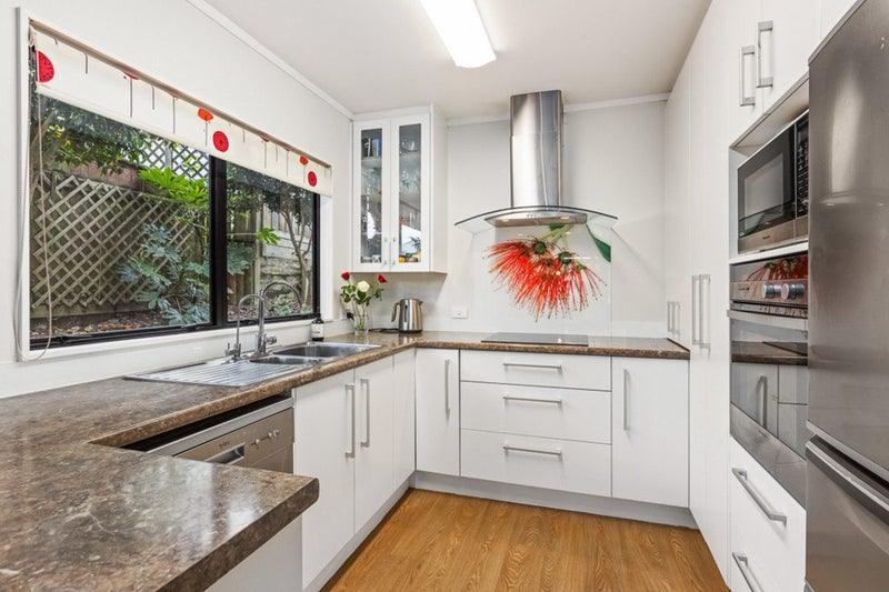 2/3 Lantana Road, Green Bay, Auckland - Carousel 2