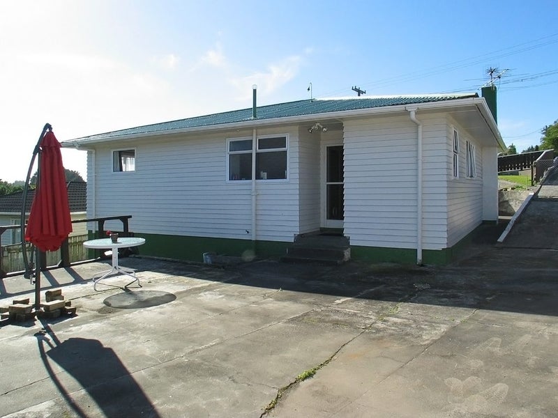 10 Roberts Street, Tawa, Wellington - Carousel 19