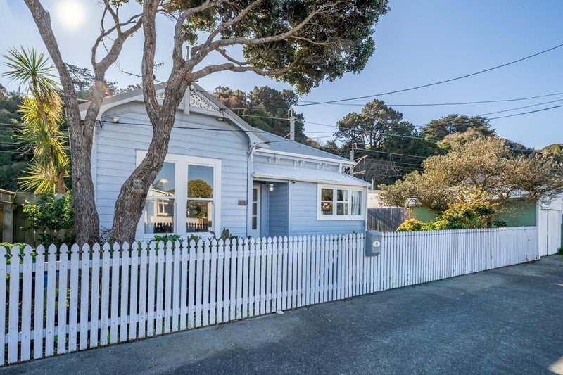 35 Riddlers Crescent, Petone, Lower Hutt - Carousel 2