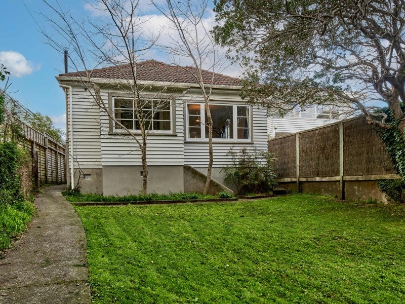 16 Seaview Road, Paremata, Porirua - Carousel 2