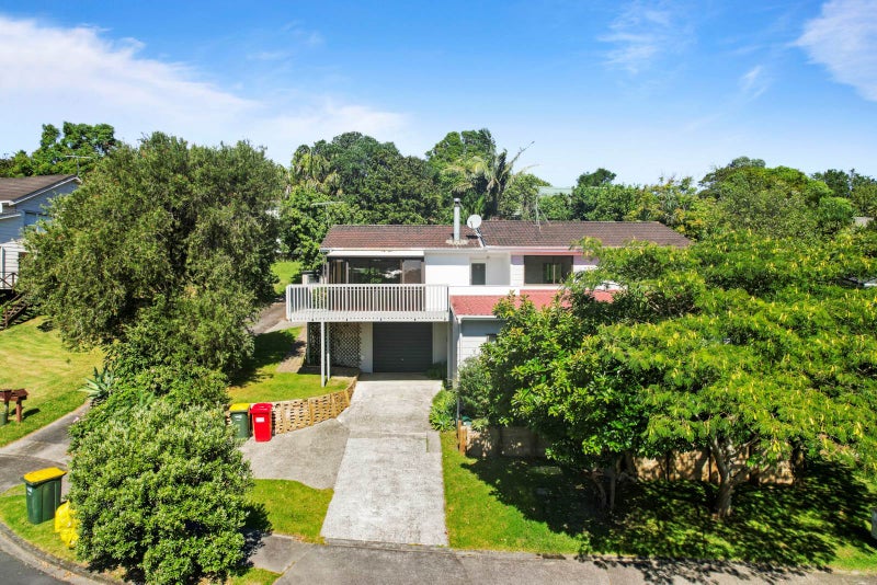 6 Mistletoe Place, Browns Bay, Auckland - Carousel 1