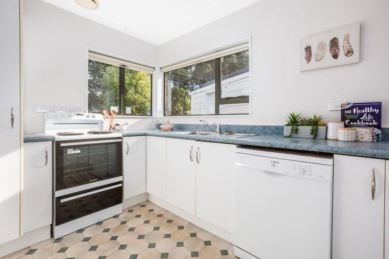 39A Apple Terrace, Ranui, Porirua - Carousel 2