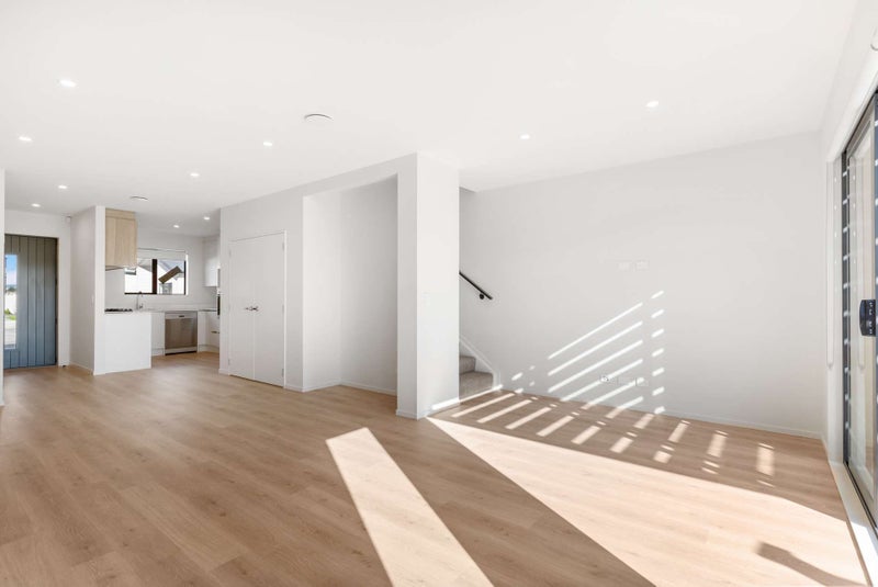 13 Lady McKenzie Mews, Conifer Grove, Auckland - Carousel 2