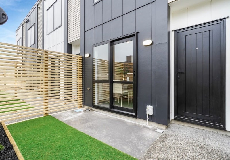 9/1 Vialou Street, Hamilton Central, Hamilton - Carousel 9