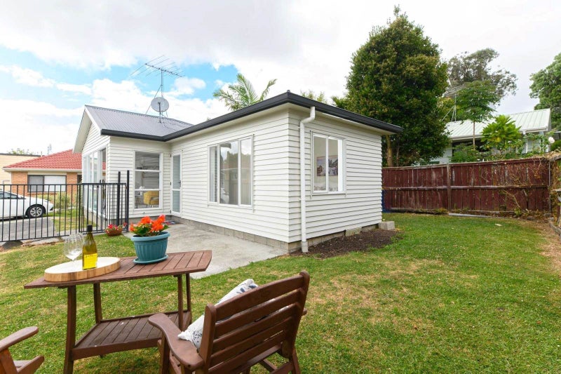 38A Salamanca Road, Sunnynook, Auckland - Carousel 1