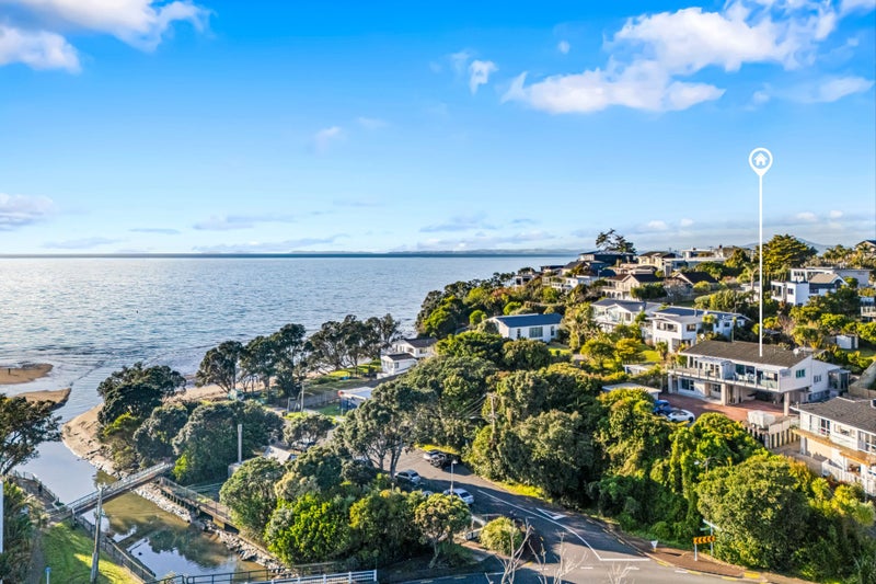 2/12 Browns Bay Road, Rothesay Bay, Auckland - Carousel 1