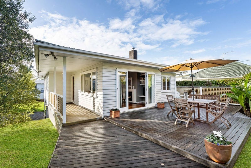 16 Paddington Street, Glen Innes, Auckland - Carousel 2