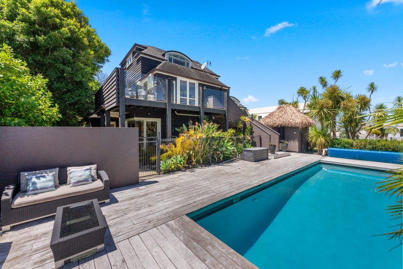 2/20 Gulf View Road, Murrays Bay, Auckland - Carousel 2