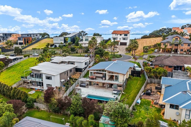 26 Hawaiian Parade, Arkles Bay, Whangaparaoa - Carousel 1