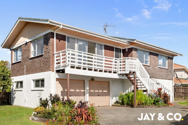 26 Challen Close, Conifer Grove, Takanini - Carousel 1