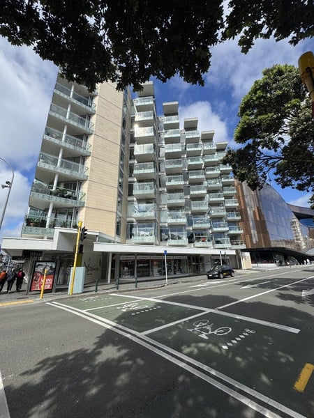 1A/82 Cable Street, Te Aro, Wellington - Carousel 1