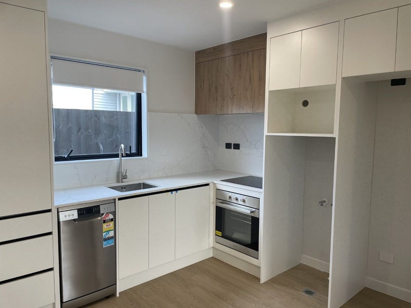 9 Kamaka Road, Mangere Bridge, Auckland - Carousel 1