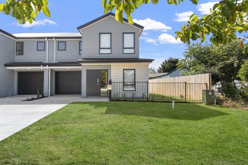 2/1 Garthwood Road, Hillcrest, Hamilton - Carousel 1