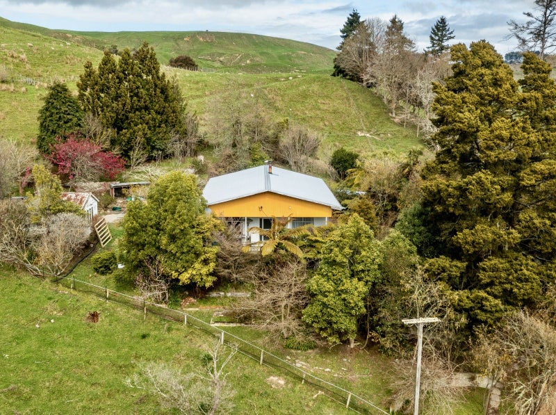 19 Gordon Terrace, Hunterville, Hunterville - Carousel 1