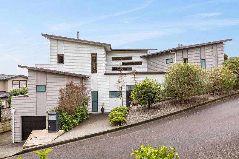 4 Helm Place, Whitby, Porirua - Carousel 41