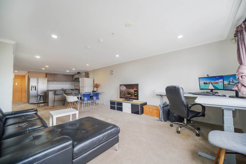 306/26 Remuera Road, Newmarket, Auckland - Carousel 1