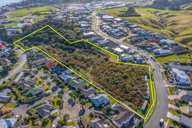 1 Mo Street, Camborne, Porirua - Carousel 1