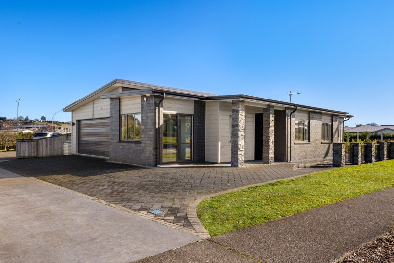 200 Lakes Boulevard, Pyes Pa, Tauranga - Carousel 2