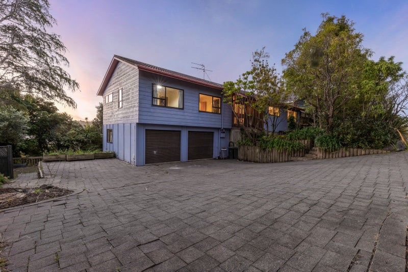 17 Kinloch Place, Papakowhai, Porirua - Carousel 1