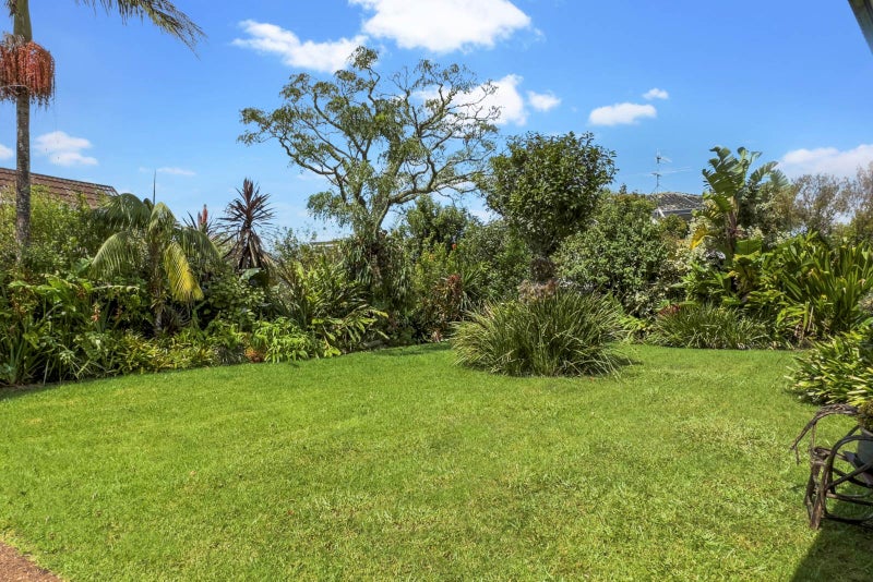 10 Soling Place, West Harbour, Auckland - Carousel 2