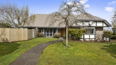 1 Kadina Place, Botany Downs, Auckland - Carousel 1