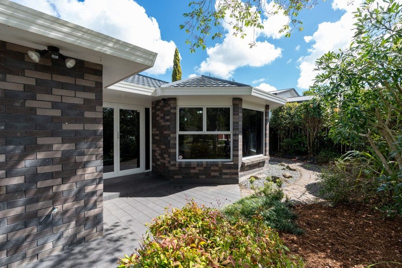 96 Dixon Road, Glenview, Hamilton - Carousel 2