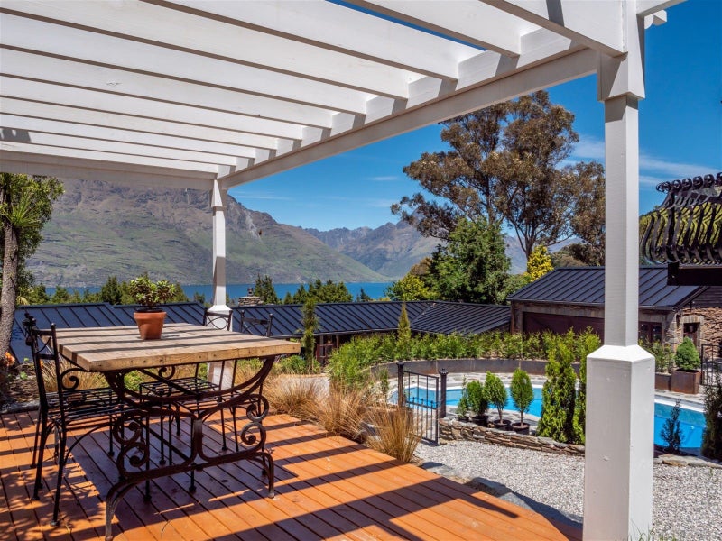 85 Arawata Terrace, Sunshine Bay, Queenstown - Carousel 2