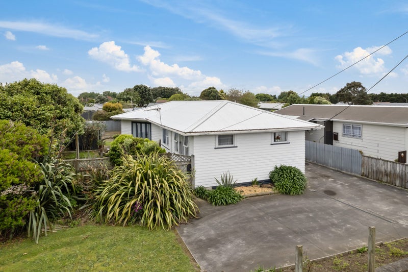 3 Iredale Road, Hawera - Carousel 1
