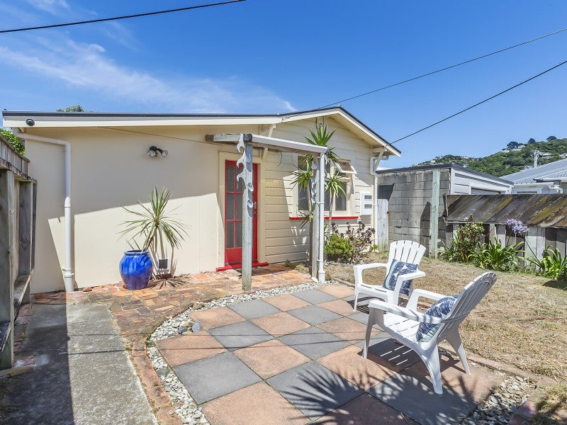 137 Apu Crescent, Lyall Bay, Wellington - Carousel 19