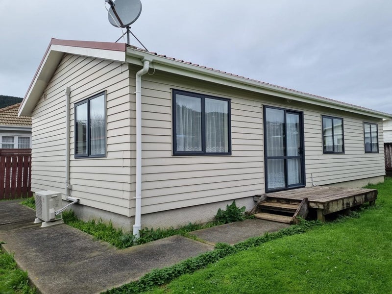 33A Findlay Street, Tawa, Wellington - Carousel 1