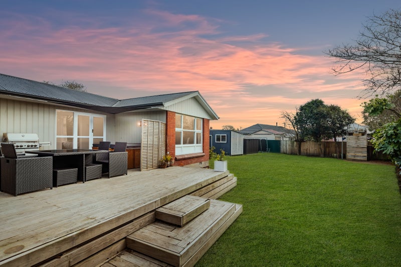 33 Flower Street, Bryndwr, Christchurch - Carousel 2