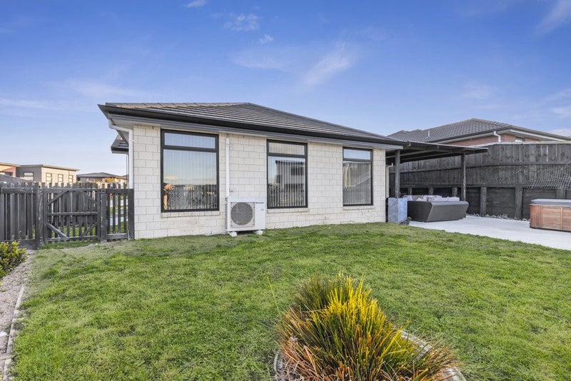 53 Pragma Rise, Rototuna North, Hamilton - Carousel 14
