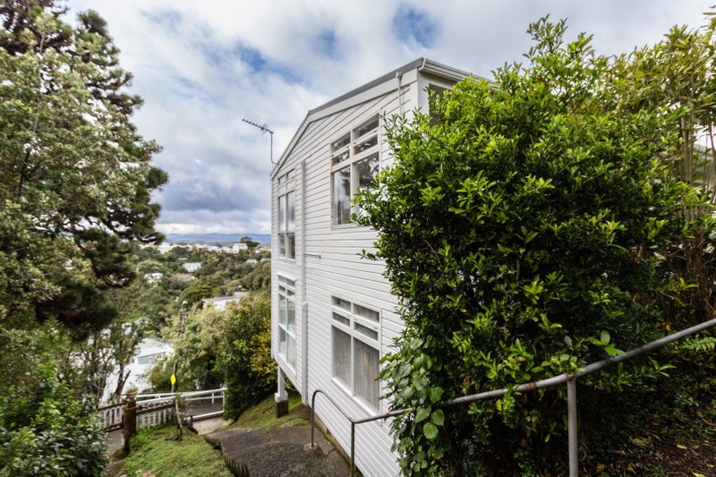 52C Raroa Road, Kelburn, Wellington - Carousel 1