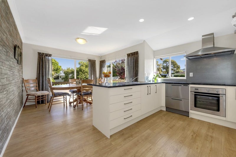 24A Orinda Close, Botany Downs, Auckland - Carousel 2