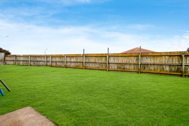 114 Naylors Drive, Mangere, Auckland - Carousel 2