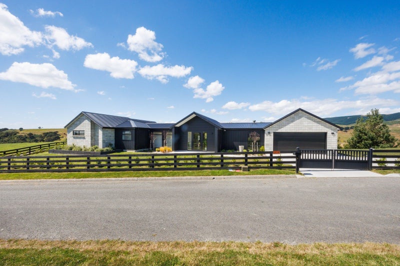 4 Castlebridge Lane, Palmerston North - Carousel 1