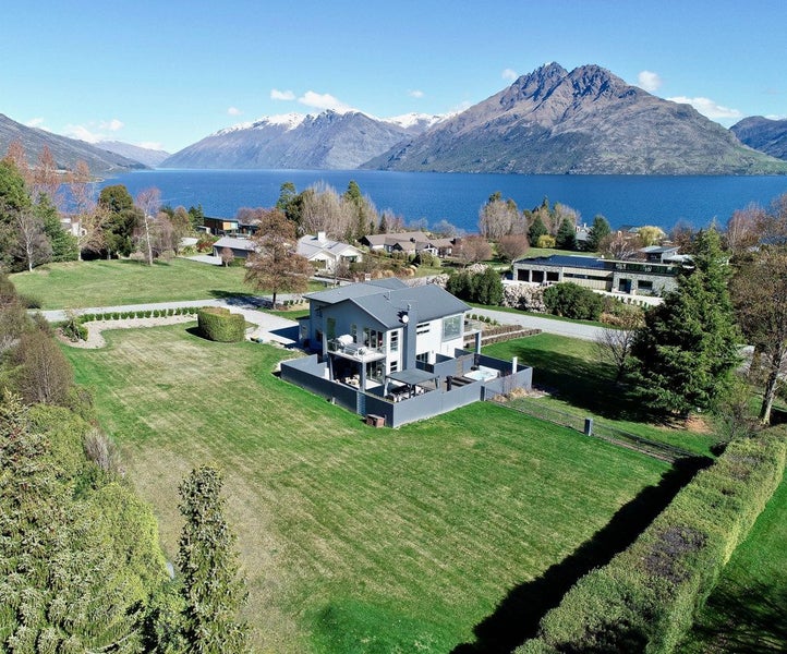 2 Tasman Terrace, Drift Bay, Queenstown - Carousel 1