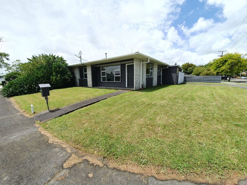 11 Bruce Place, Highbury, Palmerston North - Carousel 2