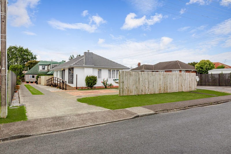 32 Edwards Avenue, Henderson, Auckland - Carousel 2
