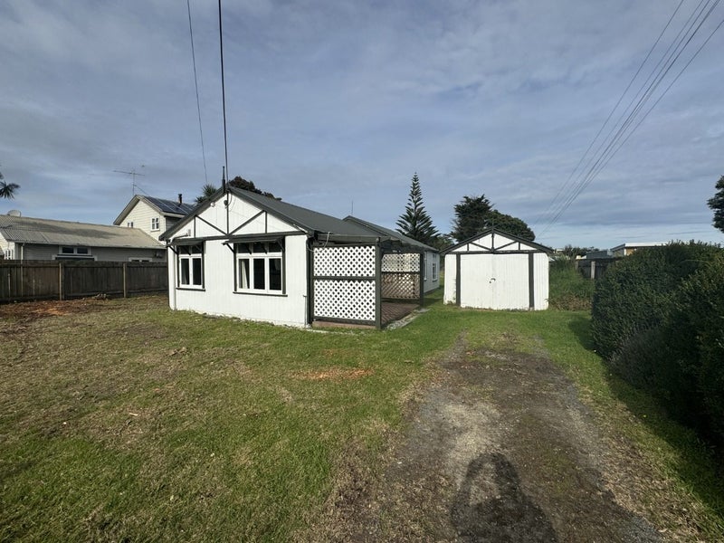 15 Manuka Street, Otaki Beach, Otaki - Carousel 1