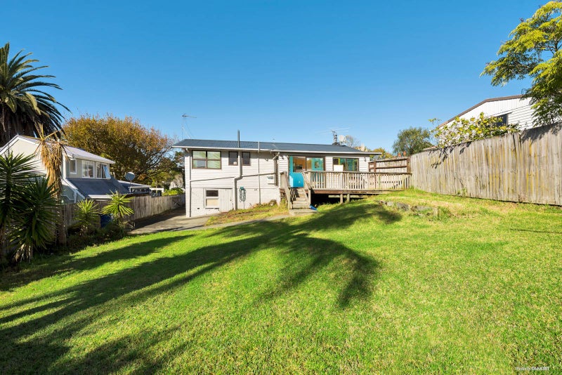 11 Melba Street, Beach Haven, Auckland - Carousel 2